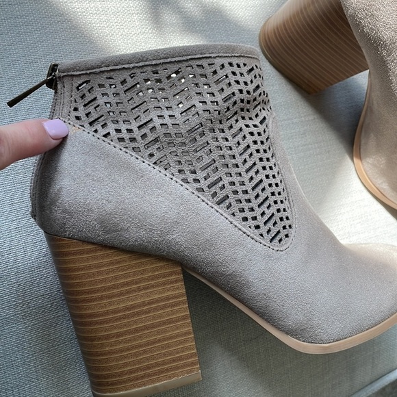 Coconuts by Matisse Women's Taupe Block Heel Ankle Booties. Size 7M - Picture 8 of 10